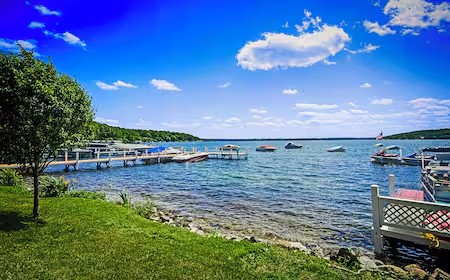 Experience Tranquillity and Comfort at Lake Geneva Lodge — Wisconsin's Most Welcoming Lakeside Retreat
