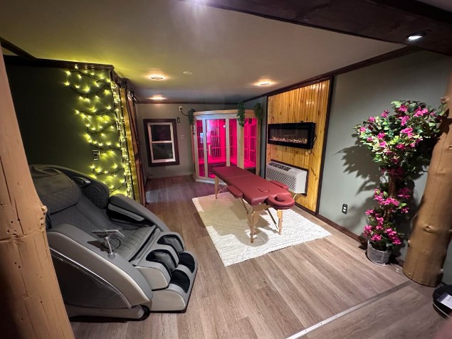 Ultimate Relaxation at Zen Den: Infrared Sauna & AI Massage Chairs