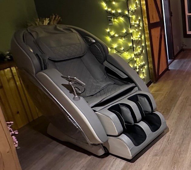 Ultimate Relaxation at Zen Den: Infrared Sauna & AI Massage Chairs