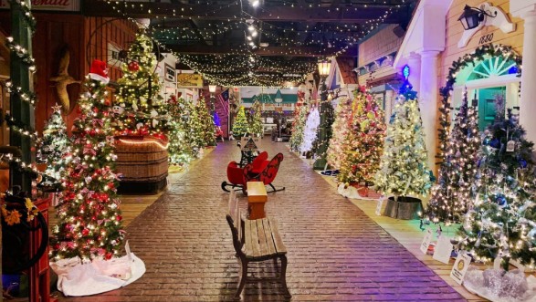 Embrace the Holiday Spirit in Lake Geneva