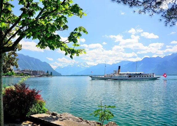 Lake Geneva: It's Always Been the Place (And We've Got the History to Prove It!)