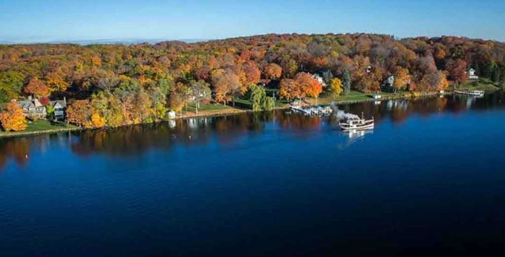 Fall Colors in Lake Geneva: Best Places, Activities, and When to Visit