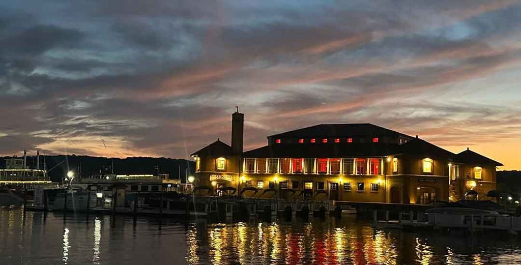 Fall Colors in Lake Geneva: Best Places, Activities, and When to Visit