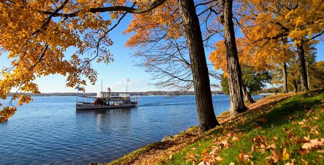 Fall Colors in Lake Geneva: Best Places, Activities, and When to Visit