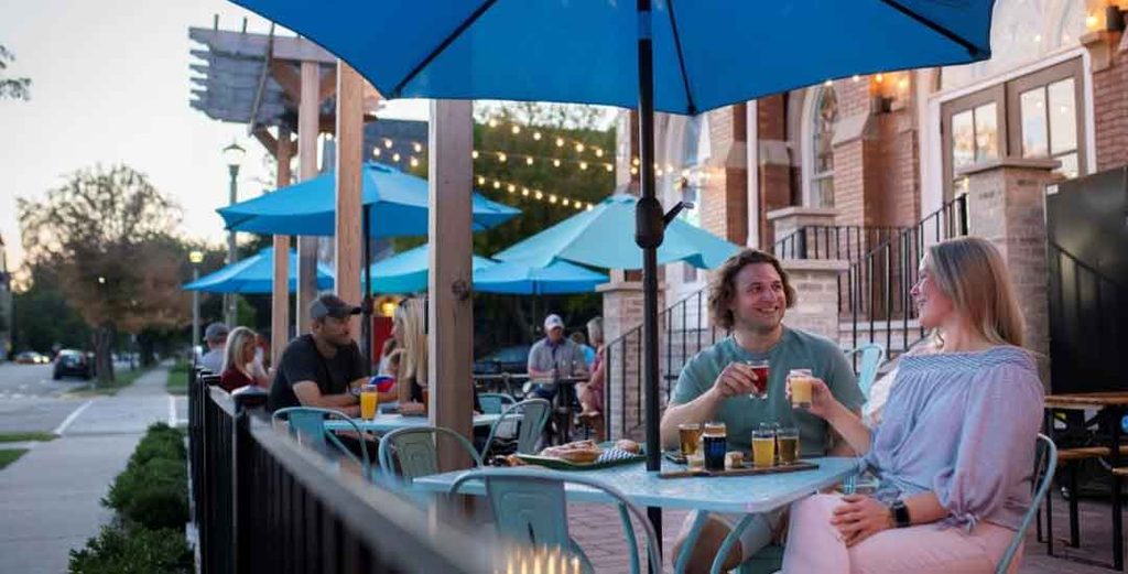 Sip and Dine Al Fresco in the Lake Geneva Region