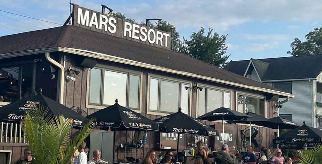 Igloo Dining in Lake Geneva: Unique Winter Experiences